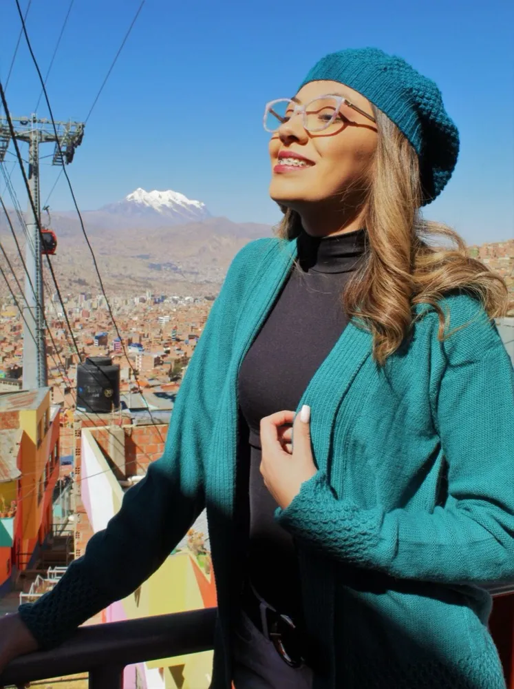 Boina chirimoya, modelo en El Alto con vista a los Andes